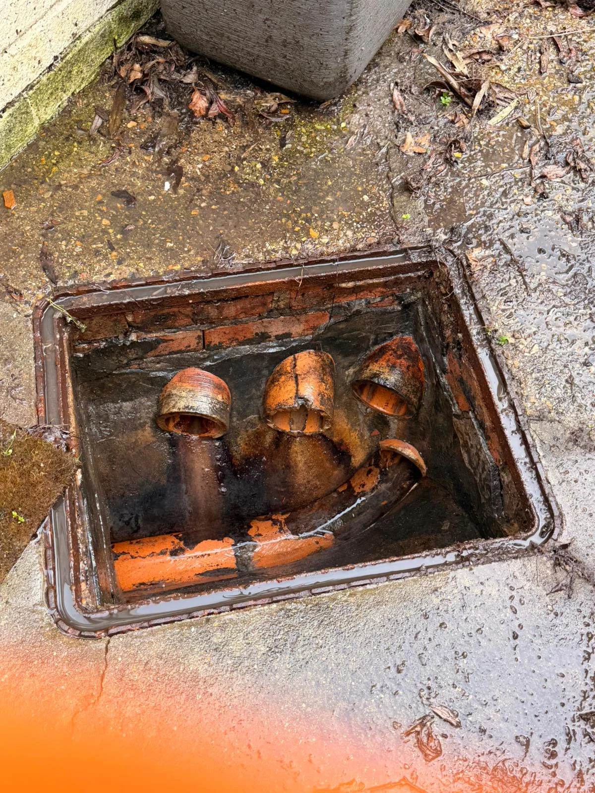 Emergency-Drainage-Services-in-Slough-247