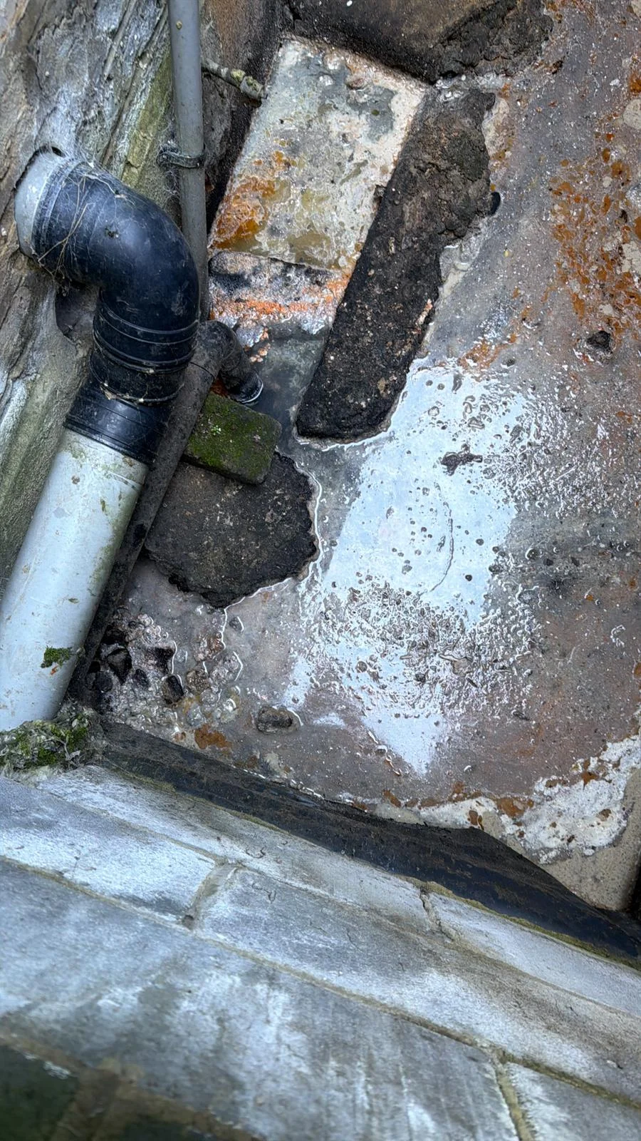 Professional kitchen drains services in London with expert plumbers clearing blocked drains